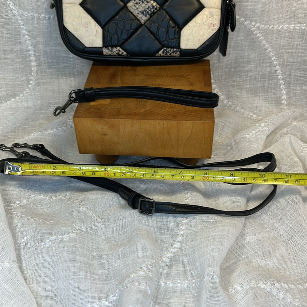 Coach compact cross body shoulder pocketbook - Picture 14 of 16
